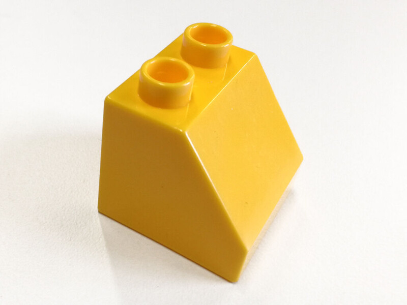 L-W Toys Junior Kostka 1x2 zkosená žlutá 